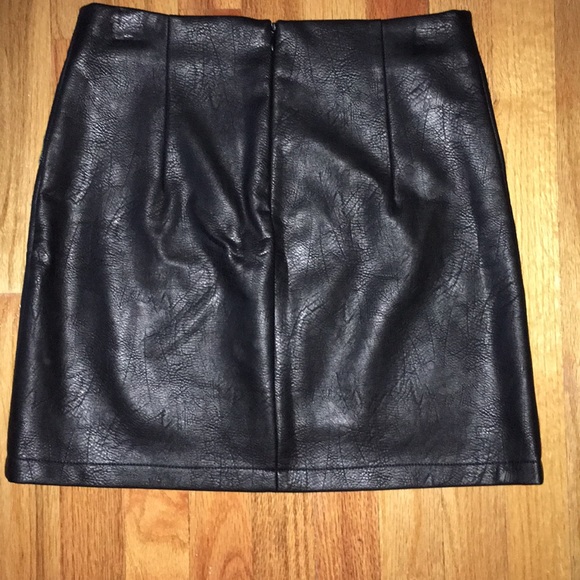Zara leather skirt - Picture 3 of 3